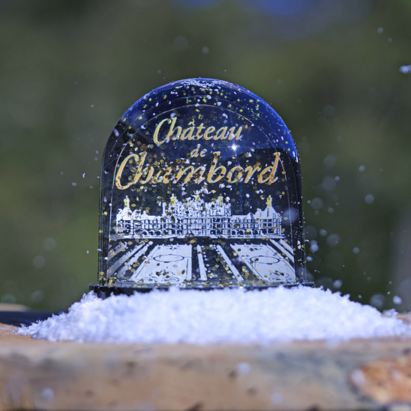 Snow globe with Chambord castle