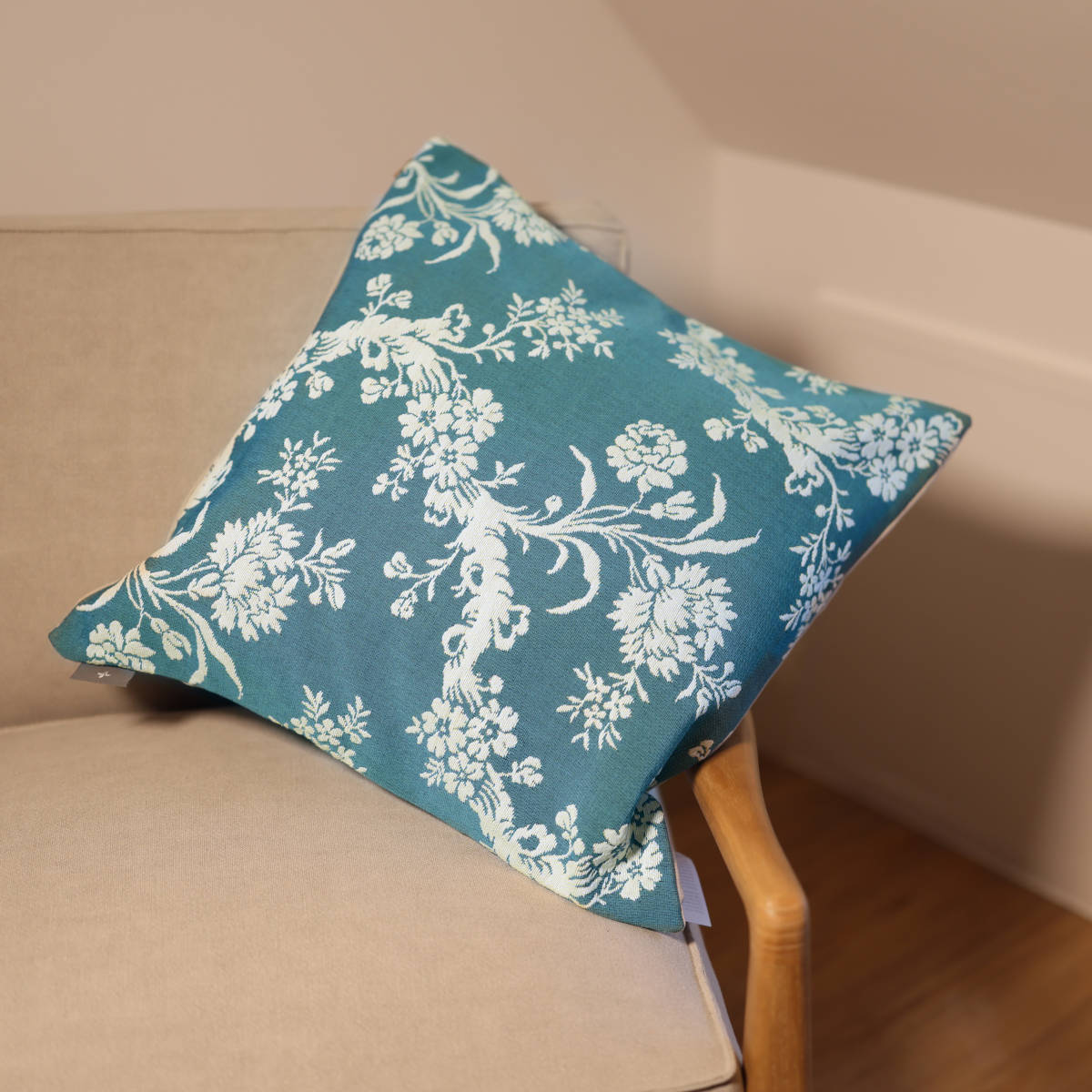 Chambord x Tissage Art et Lys - Cushion cover with flowers